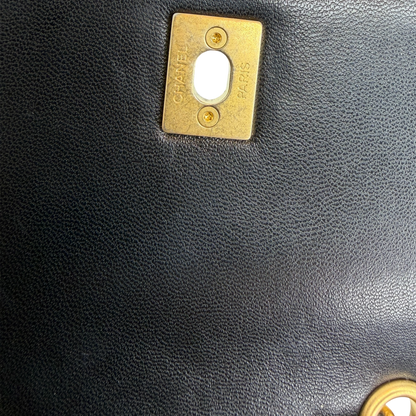 Chanel Pearl Crush Phone Holder with Chain Lammleder Schwarz Fullset / sehr gut Chanel