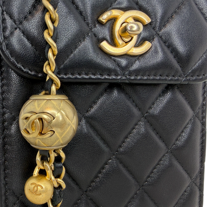 Chanel Pearl Crush Phone Holder with Chain Lammleder Schwarz Fullset / sehr gut Chanel