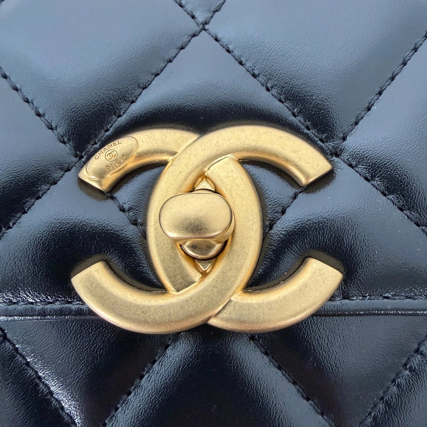 Chanel Perfect Fit Flap Bag Leder schwarz Fullset aktuelle Kollektion / neuwertig Chanel