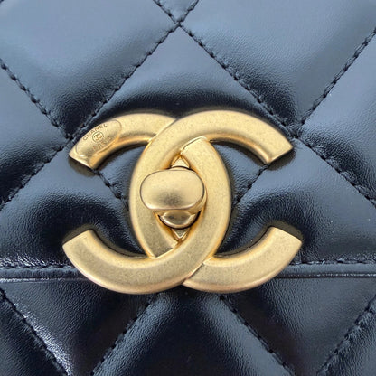Chanel Perfect Fit Flap Bag Leder schwarz Fullset aktuelle Kollektion / neuwertig Chanel