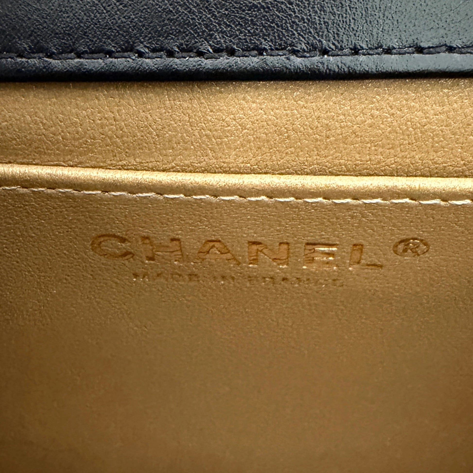Chanel Perfect Fit Flap Bag Leder schwarz Fullset aktuelle Kollektion / neuwertig Chanel