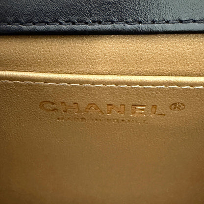 Chanel Perfect Fit Flap Bag Leder schwarz Fullset aktuelle Kollektion / neuwertig Chanel