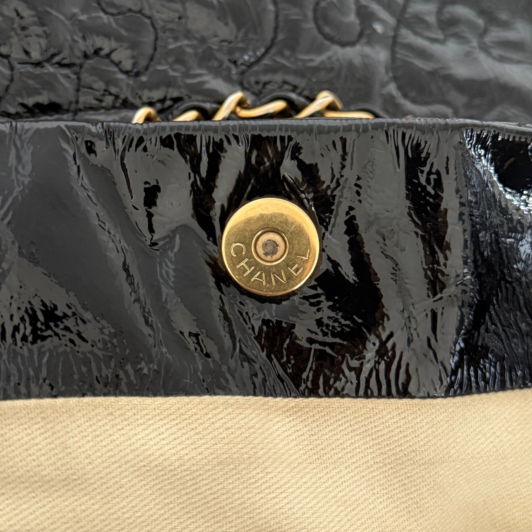 Chanel Puzzle Quilted Patent Tote Bag Schwarz / sehr gut Chanel