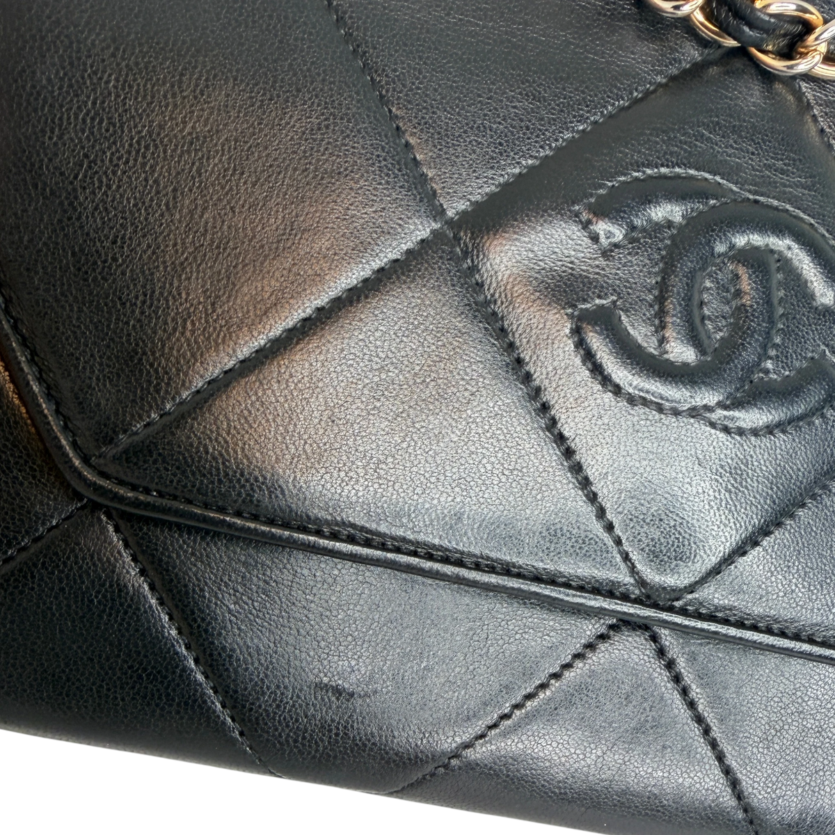 Chanel Vintage Flap Bag Lammleder Schwarz Gold CC Logo 1989-1991 Chanel