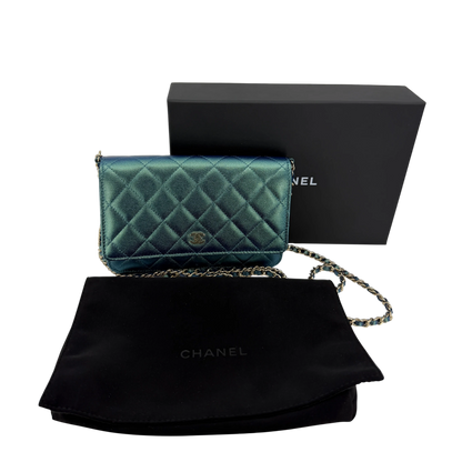Chanel Classic Wallet on Chain WOC Iridescent Caviar Grün Gold Chanel