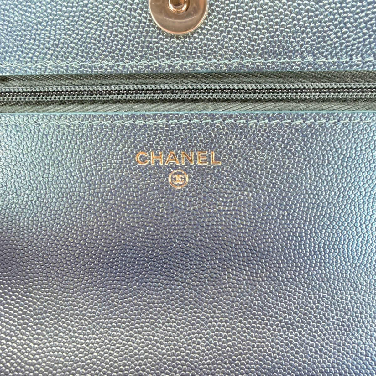 Chanel Classic Wallet on Chain WOC Iridescent Caviar Grün Gold Chanel