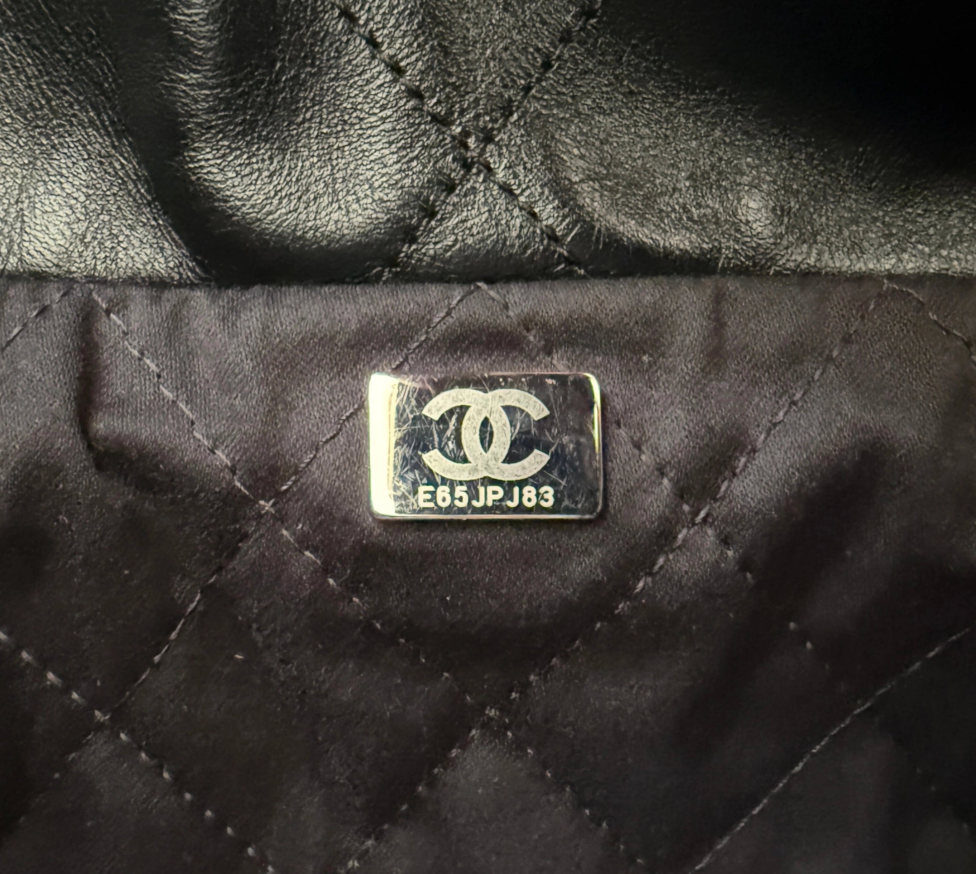 Chanel 22 mittelgroße Hobobag aus Kalbsleder Schwarz silberne Hardware / neuwertig Chanel