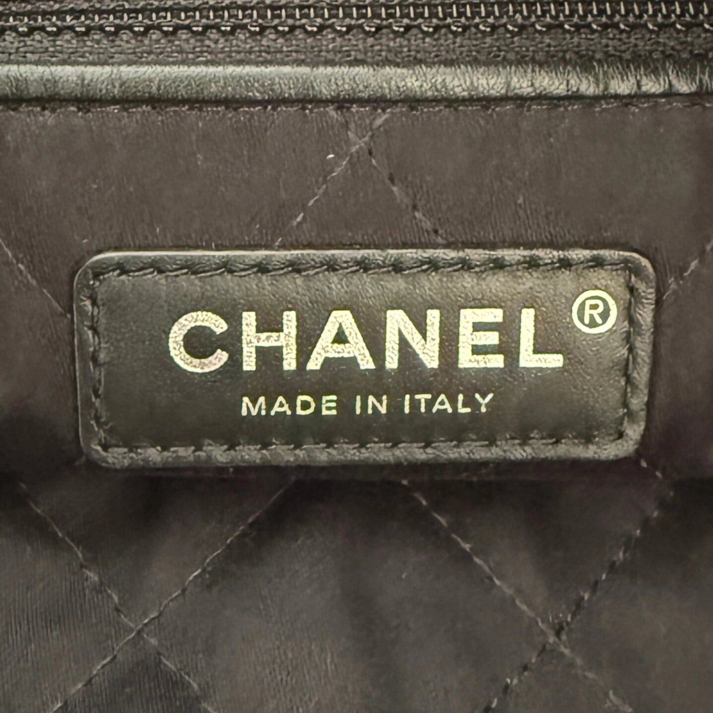 Chanel 22 mittelgroße Hobobag aus Kalbsleder Schwarz silberne Hardware / neuwertig Chanel
