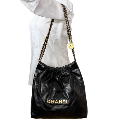Chanel 22 kleine Hobo Bag Schwarz goldene Hardware Fullset / sehr gut Chanel
