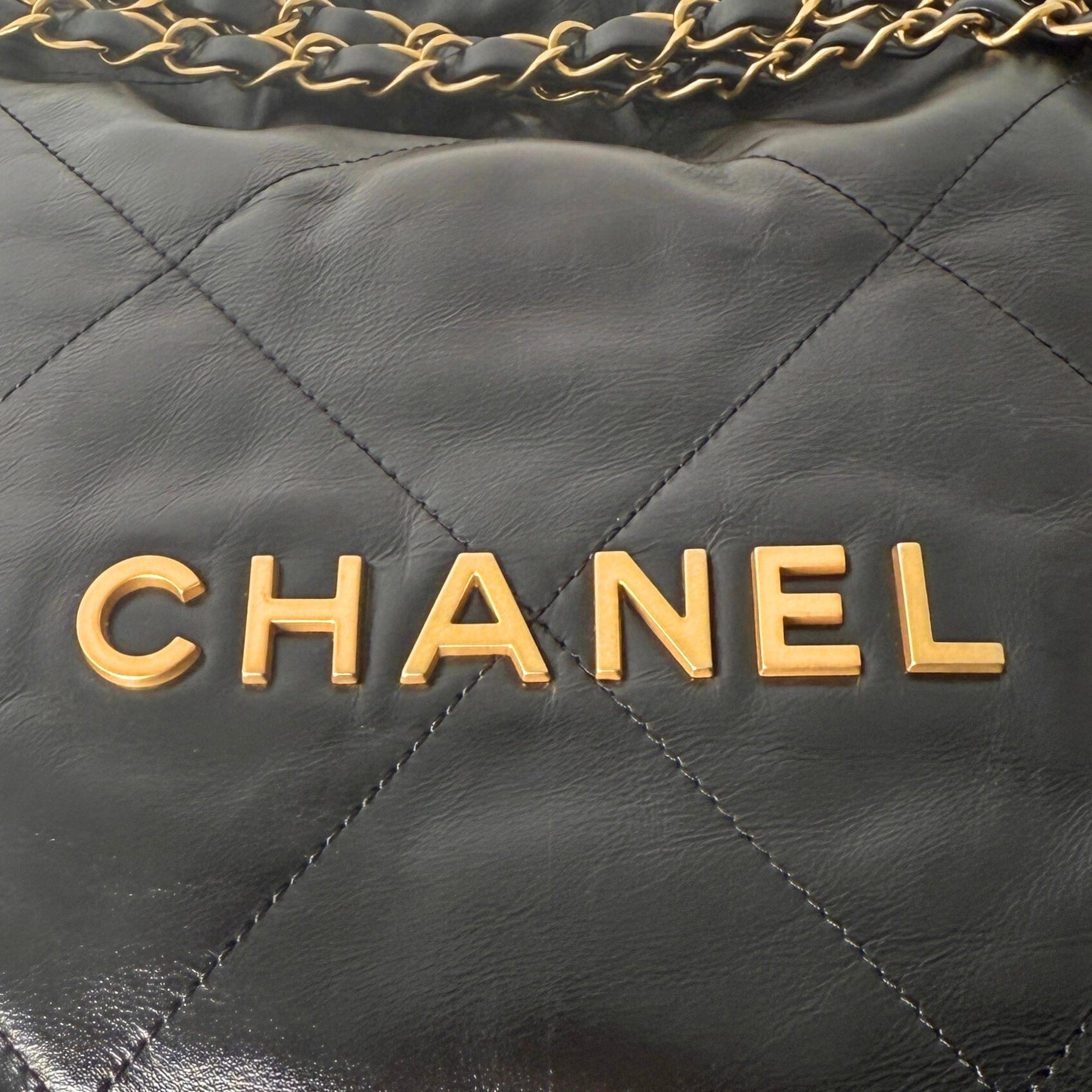 Chanel 22 kleine Hobo Bag Schwarz goldene Hardware Fullset / sehr gut Chanel