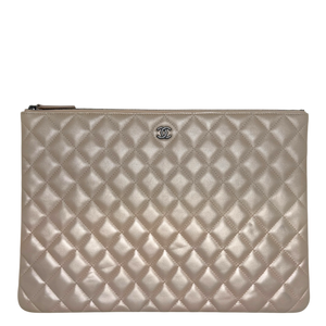 Chanel O Case Clutch Large Lammleder Beige Metallic Ruthenium