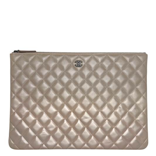 Chanel O Case Clutch Large Lammleder Beige Metallic Ruthenium Chanel