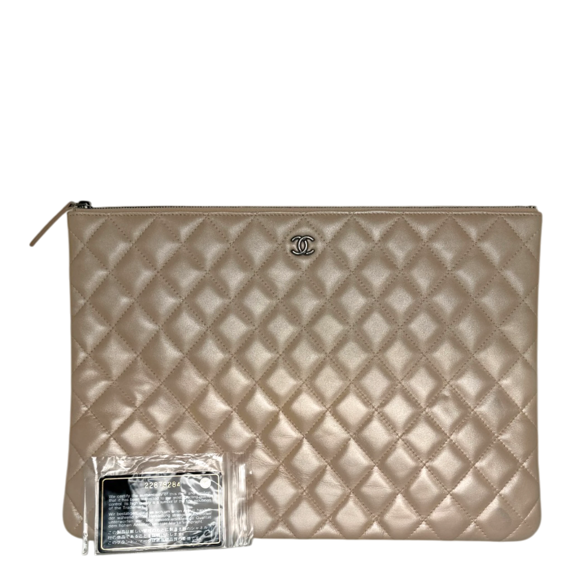 Chanel O Case Clutch Large Lammleder Beige Metallic Ruthenium Chanel