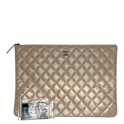Chanel O Case Clutch Large Lammleder Beige Metallic Ruthenium Chanel