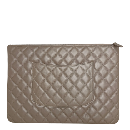 Chanel O Case Clutch Large Lammleder Beige Metallic Ruthenium Chanel