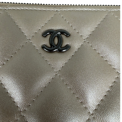 Chanel O Case Clutch Large Lammleder Beige Metallic Ruthenium Chanel