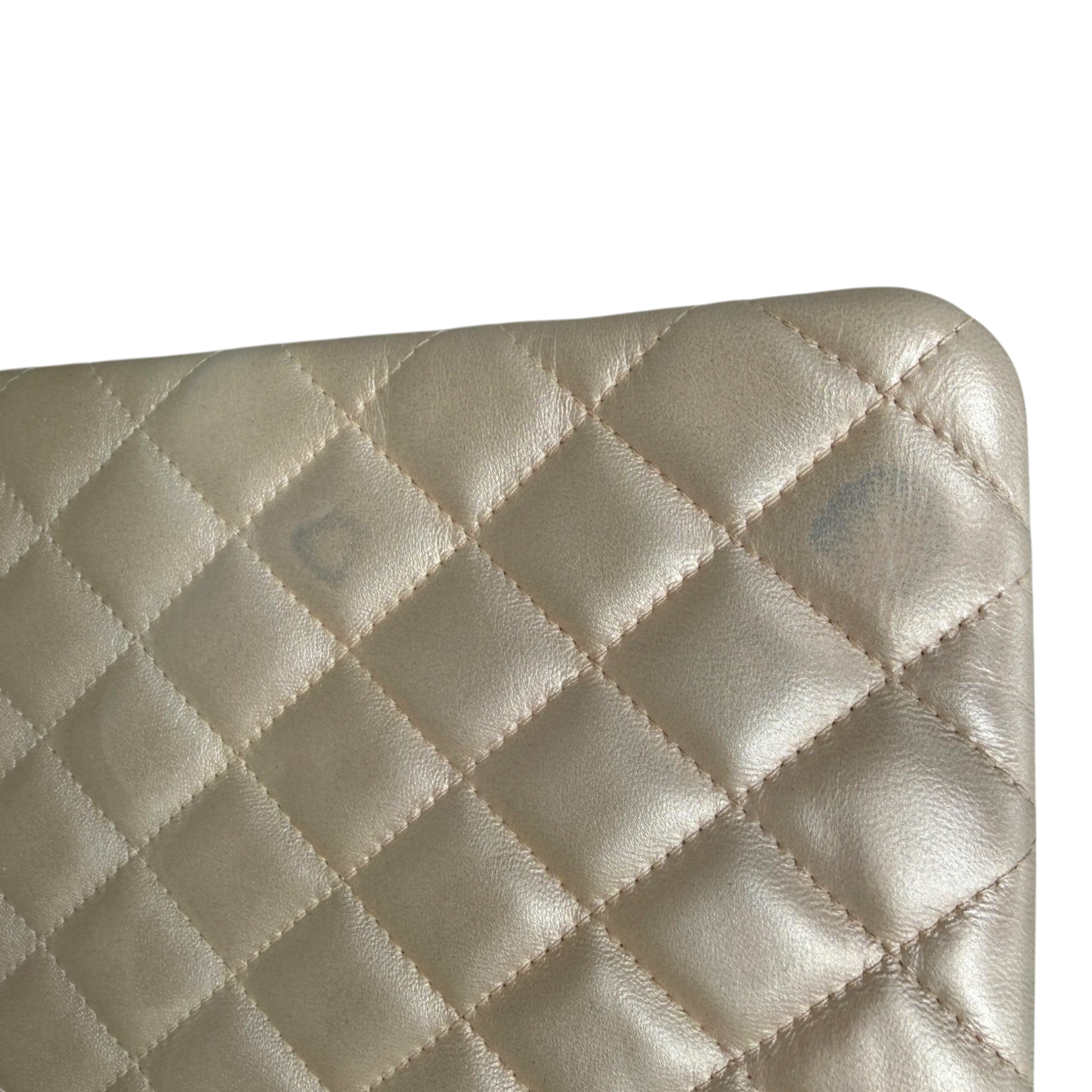 Chanel O Case Clutch Large Lammleder Beige Metallic Ruthenium Chanel