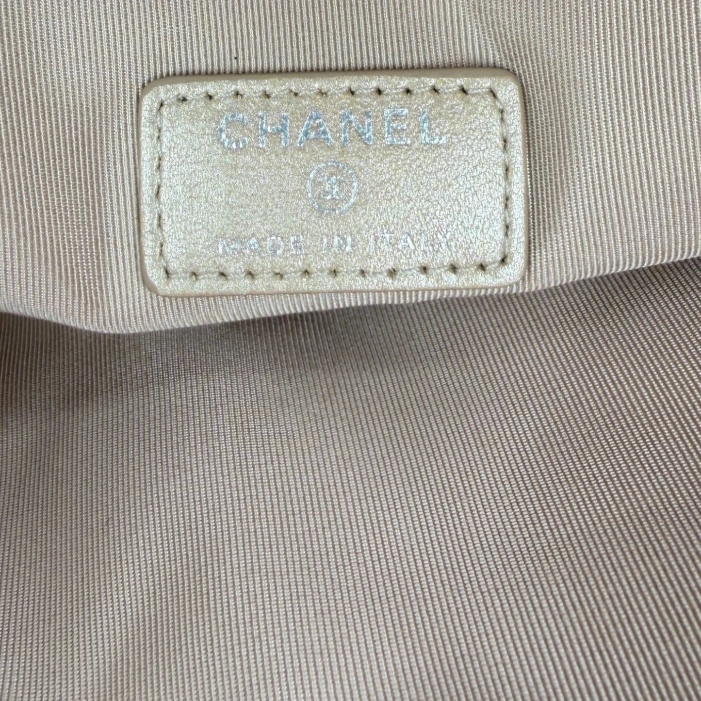 Chanel O Case Clutch Large Lammleder Beige Metallic Ruthenium Chanel