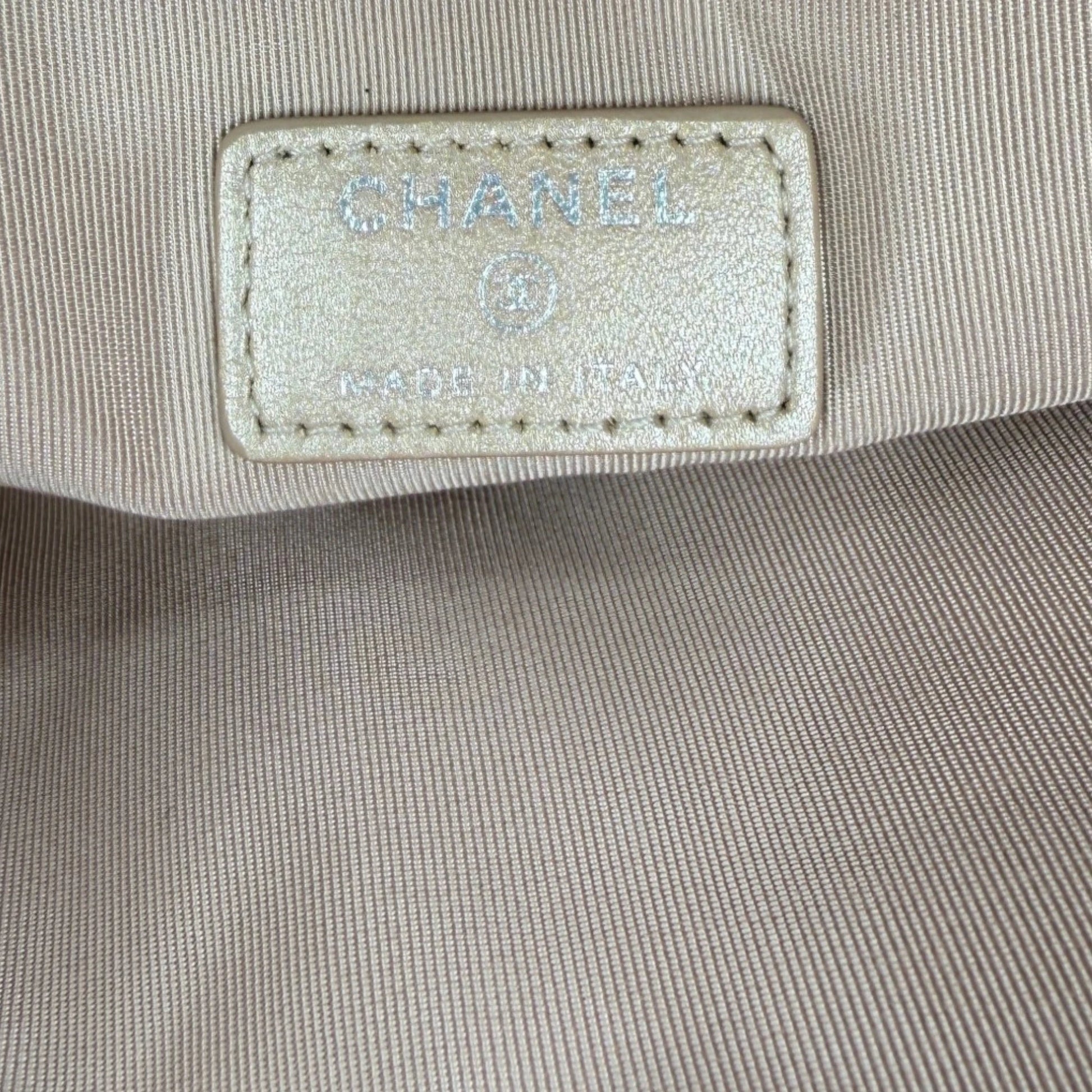 Chanel O Case Clutch Large Lammleder Beige Metallic Ruthenium Chanel