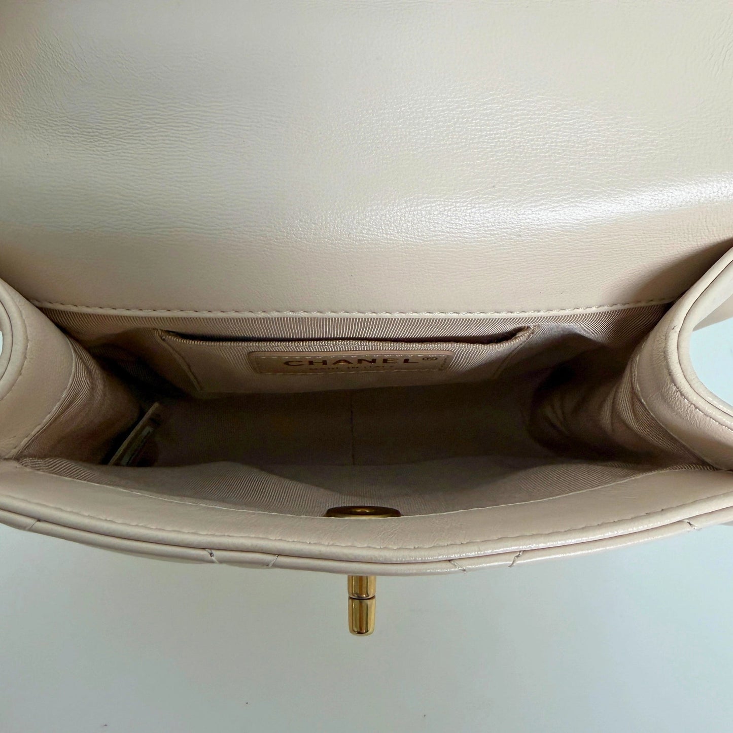 Chanel Button on Top Flap Bag small Off-White Lammleder / sehr gut Chanel