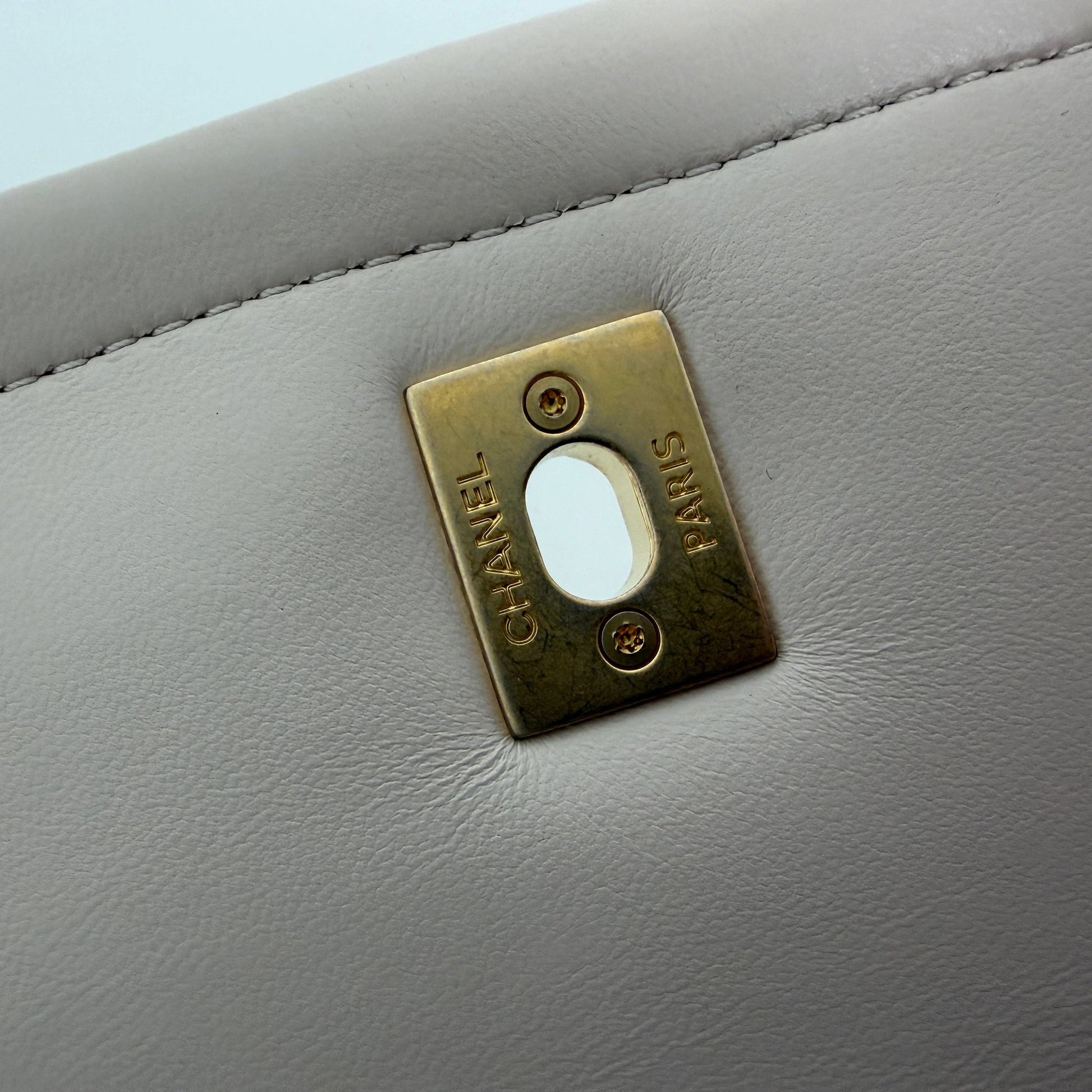 Chanel Button on Top Flap Bag small Off-White Lammleder / sehr gut Chanel