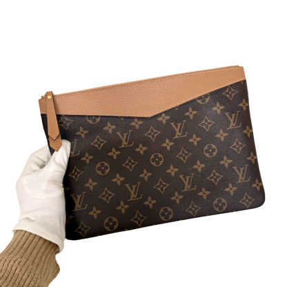 Louis Vuitton Daily Pouch Sesame Monogram Canvas Braun / neuwertig Louis Vuitton