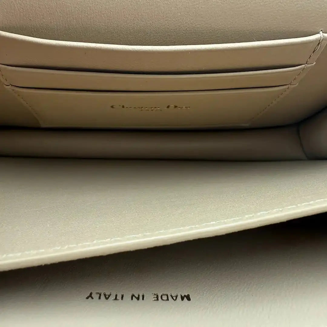 Dior Miss Caro Minitasche Macrocannage Lammleder in Puderbeige / neuwertig Dior