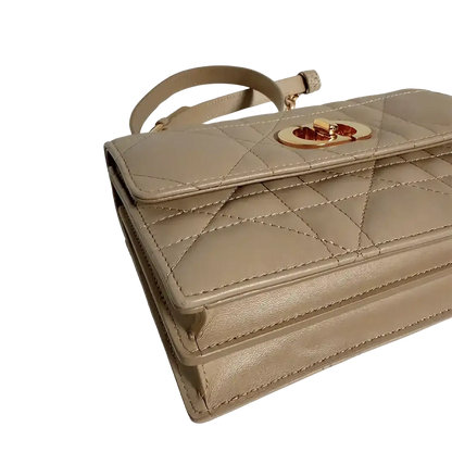Dior Miss Caro Minitasche Macrocannage Lammleder in Puderbeige / neuwertig Dior