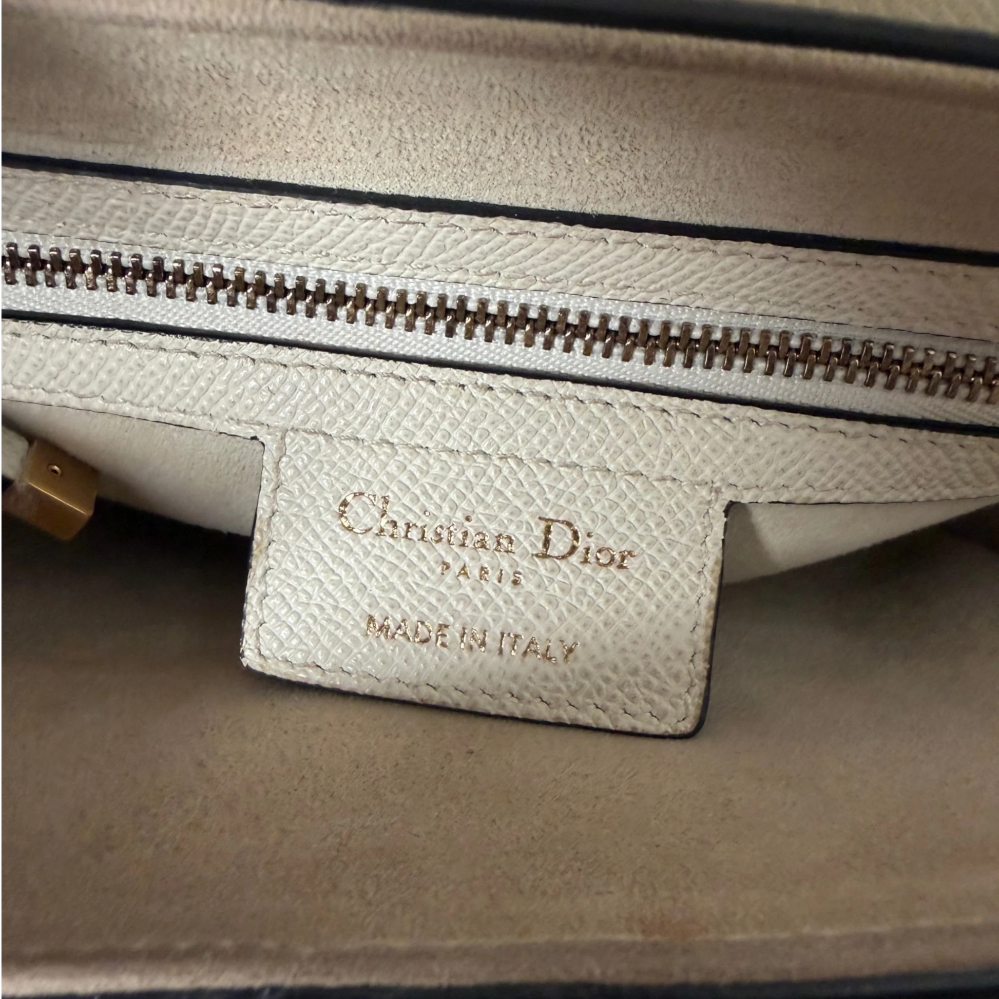 Dior Saddle Bag Medium cremeweißes Grained Calfskin Dior