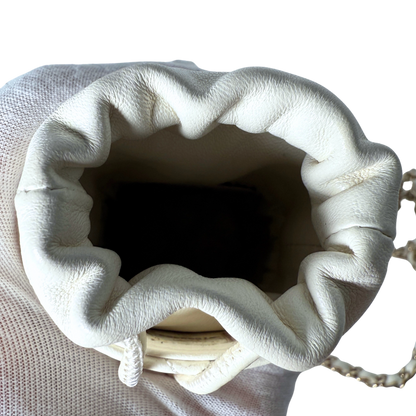 Chanel Mini-Eimertasche Weiß / sehr gut Chanel