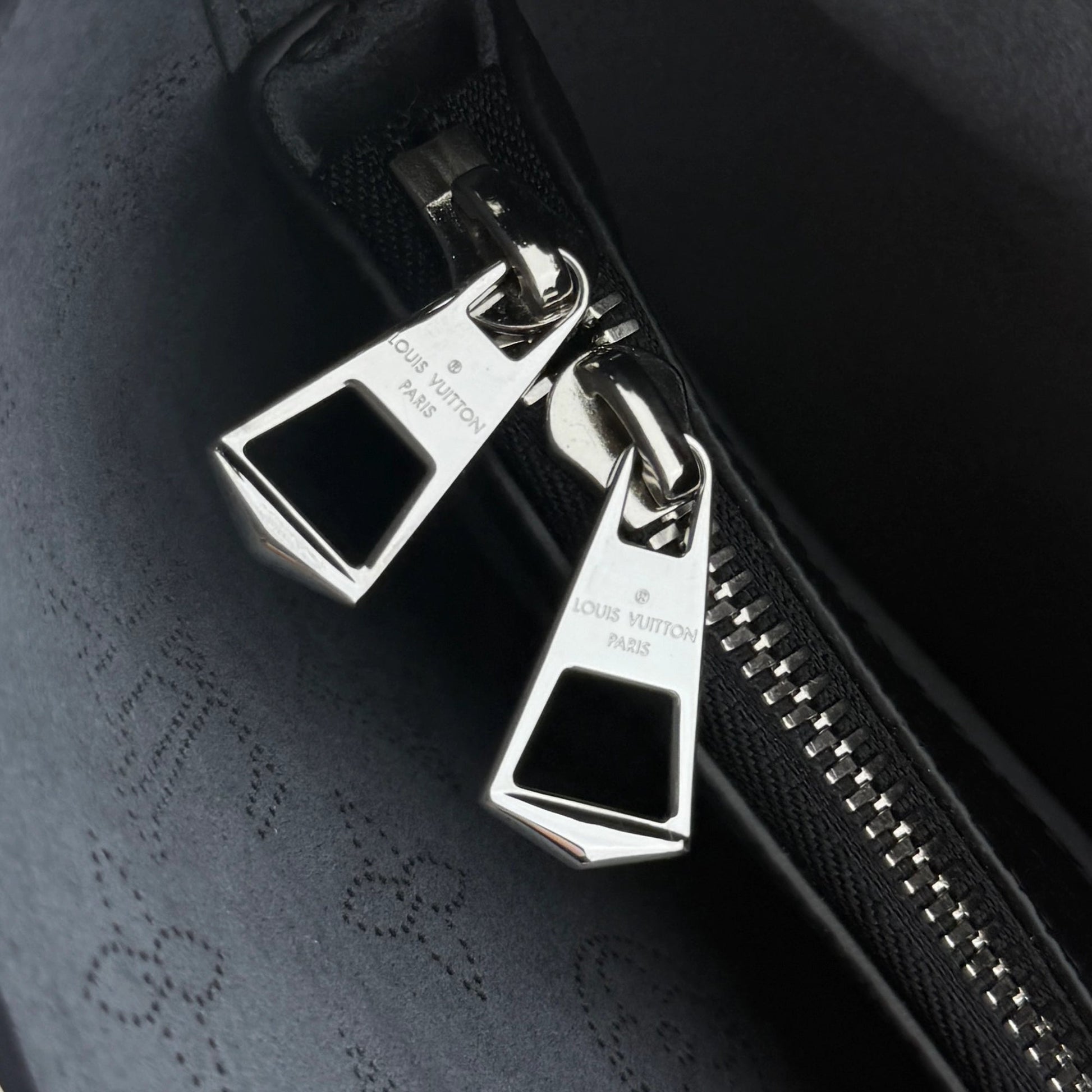 Louis Vuitton Flore Mahina M12139 Schwarz / neuwertig LOUIS VUITTON