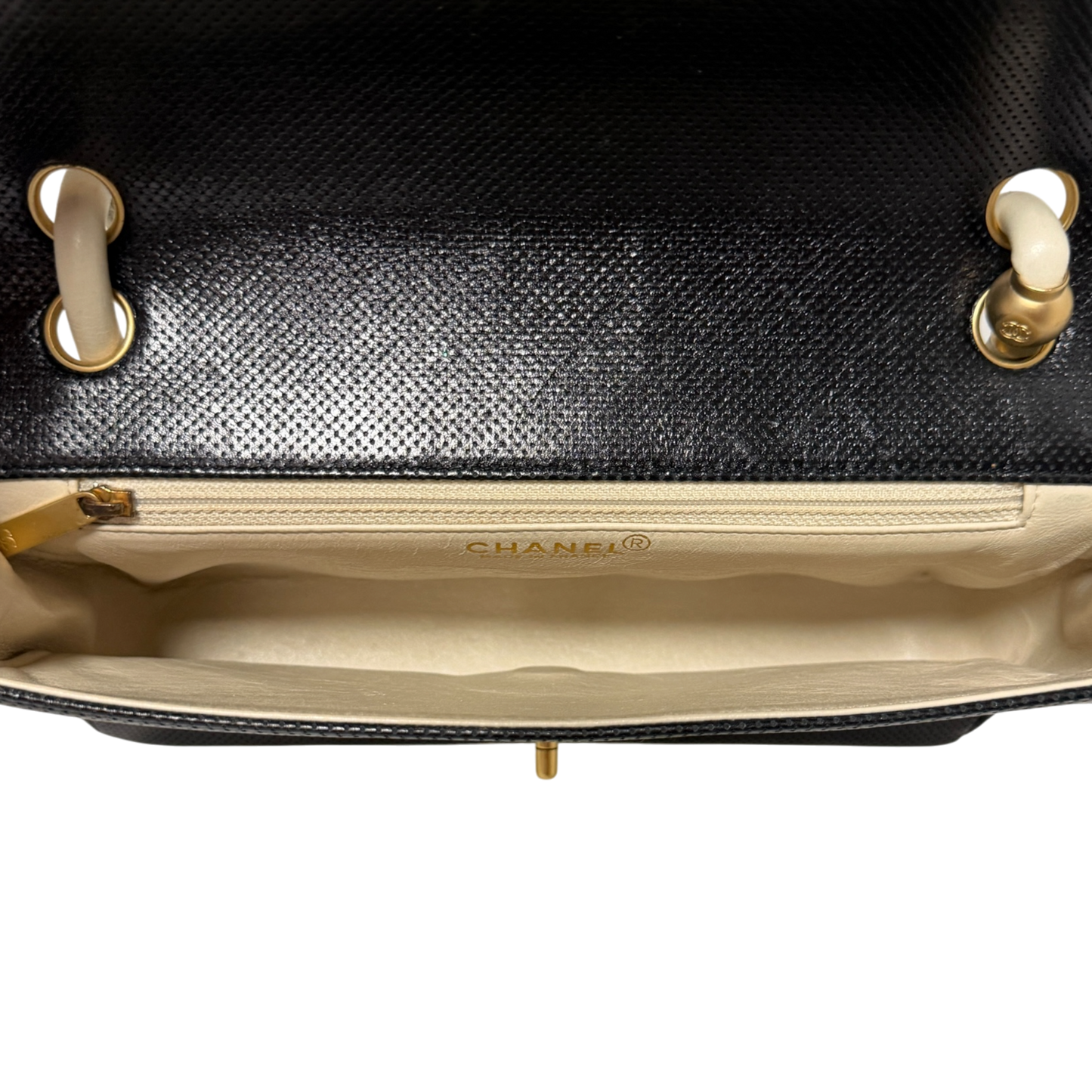 Chanel Single Flap Bag Medium Lammleder perforiert  Schwarz/Weiß / sehr gut Chanel