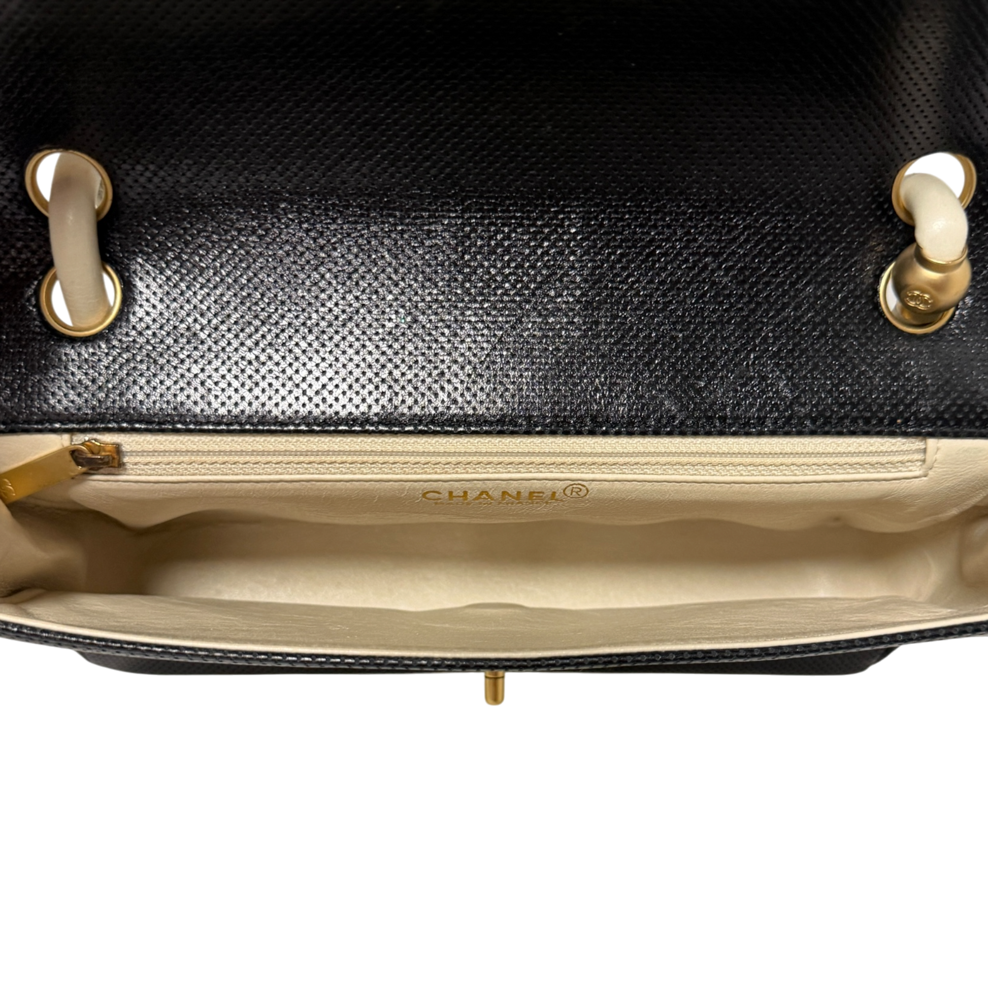 Chanel Single Flap Bag Medium Lammleder perforiert  Schwarz/Weiß / sehr gut Chanel