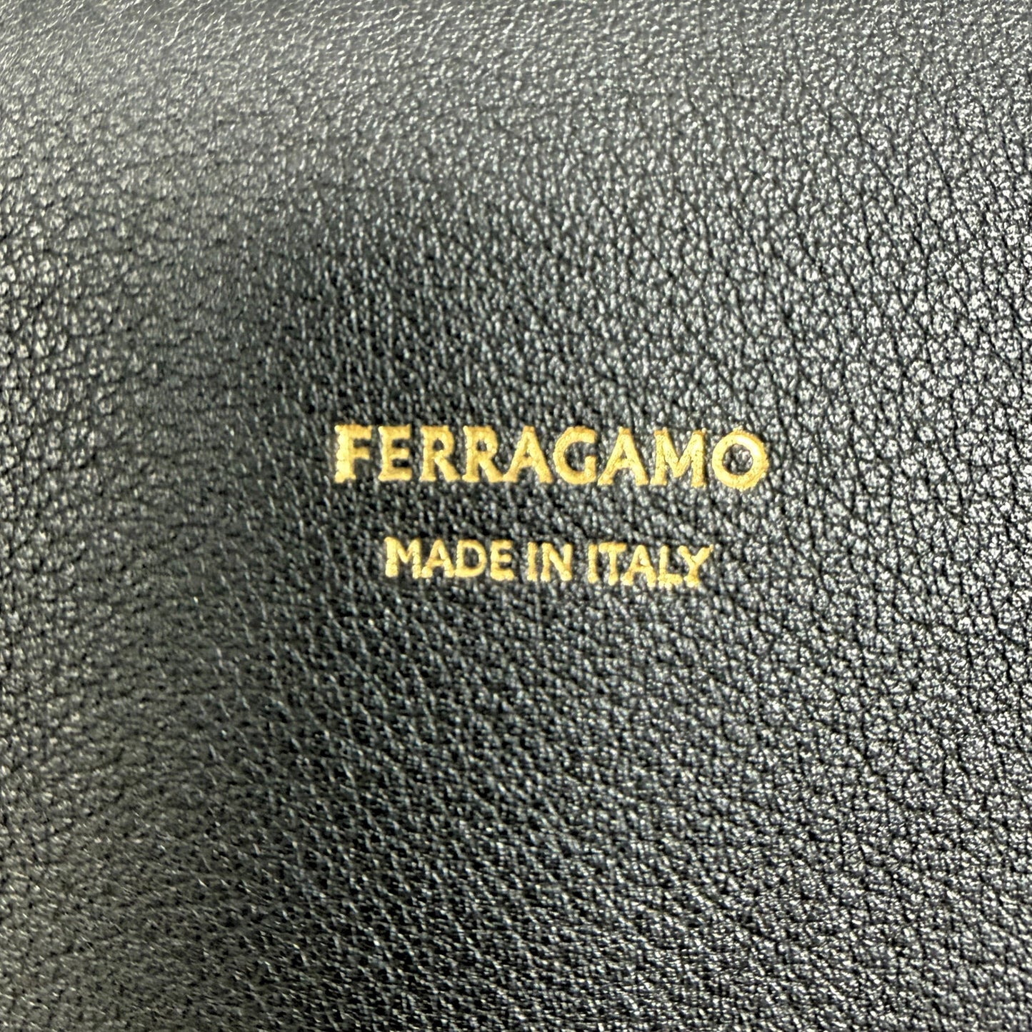 Salvatore Ferragamo HUG (L) Leder schwarz / neuwertig Salvatore Ferragamo