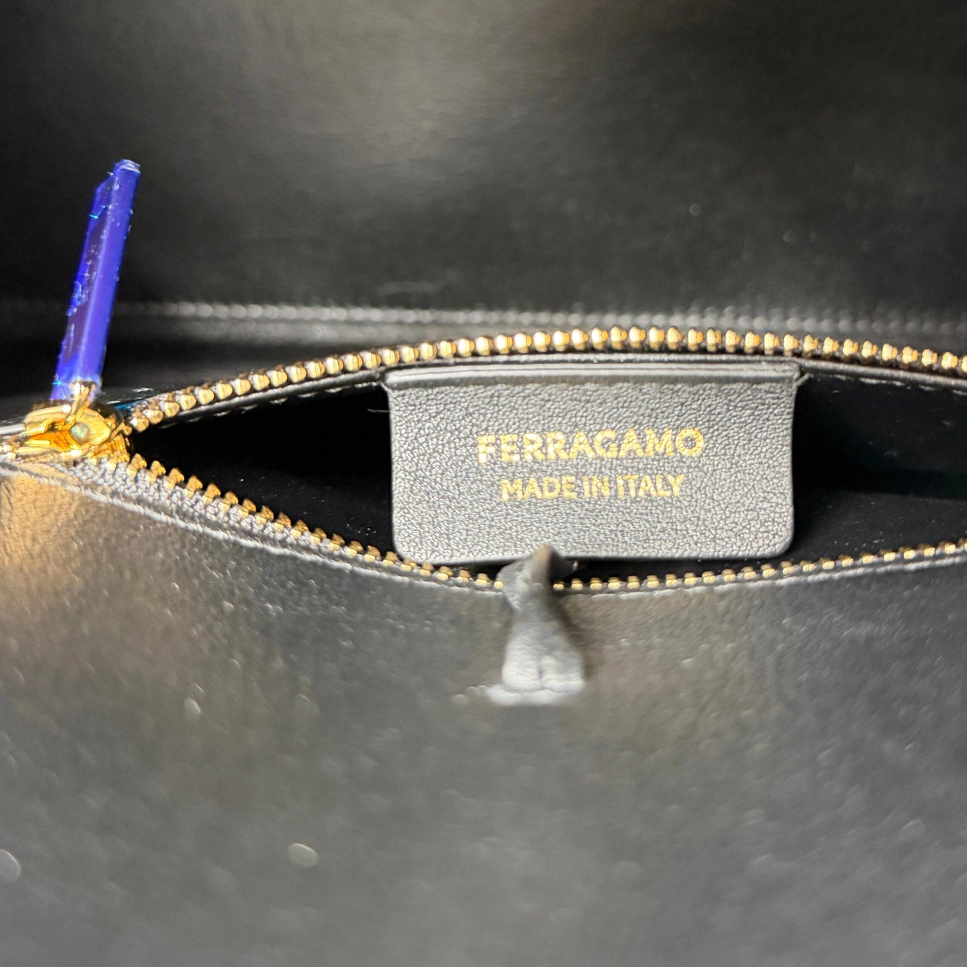 Salvatore Ferragamo HUG (L) Leder schwarz / neuwertig Salvatore Ferragamo