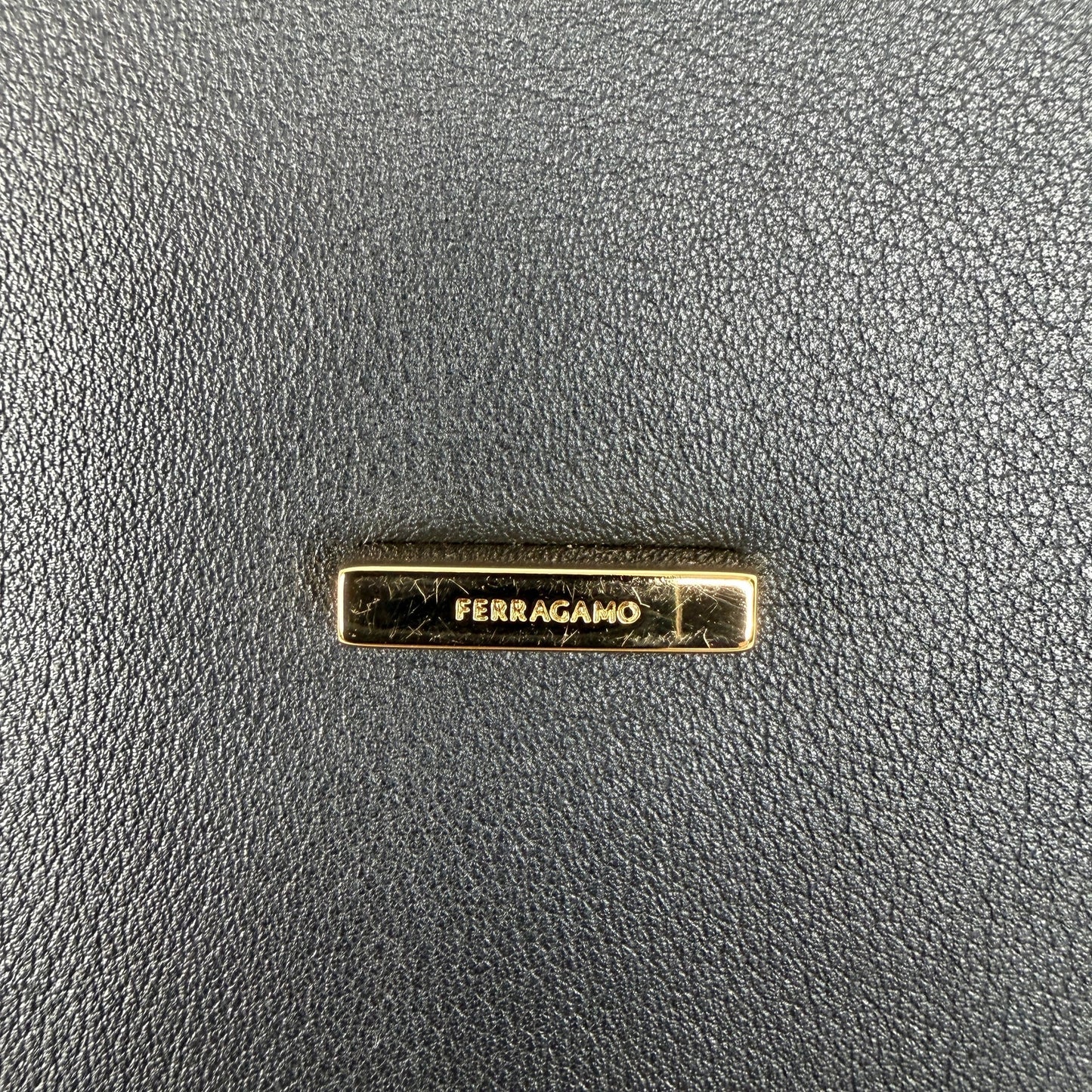 Salvatore Ferragamo HUG (L) Leder schwarz / neuwertig Salvatore Ferragamo