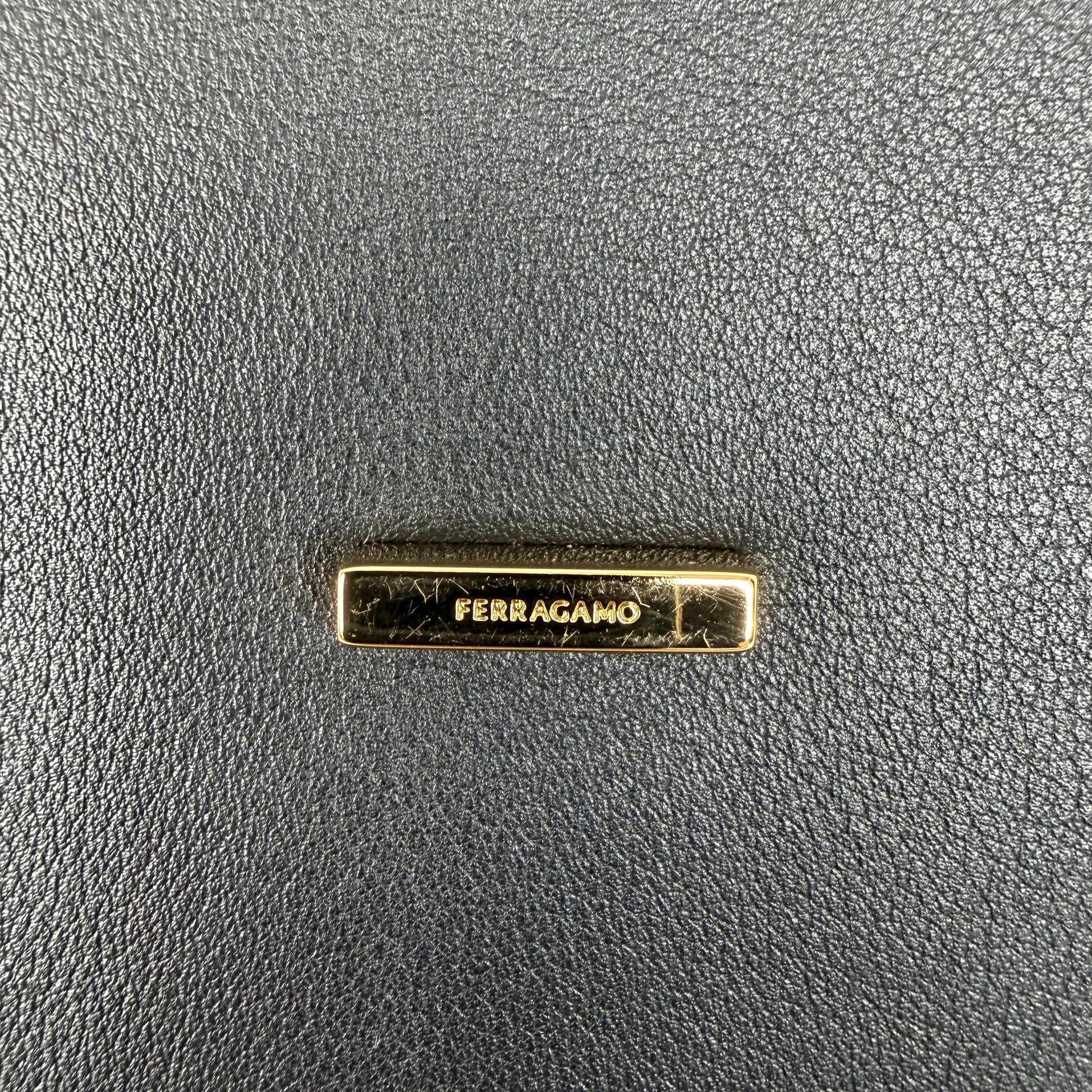 Salvatore Ferragamo HUG (L) Leder schwarz / neuwertig Salvatore Ferragamo