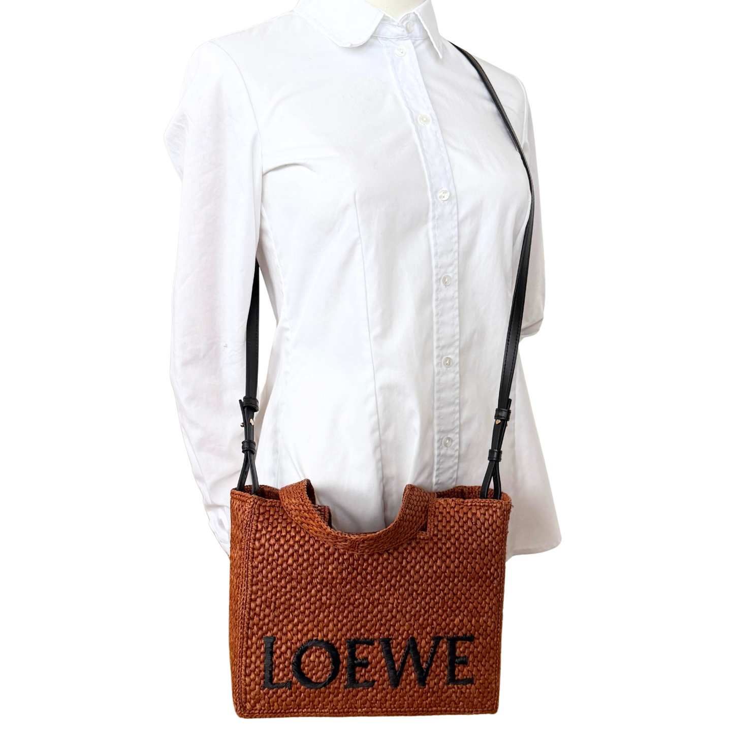 Loewe kleine Font Tote Bag aus Bast Braun / neuwertig Loewe