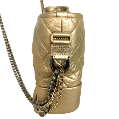 Chanel Gabrielle Hobo Bag aus gestepptem Kalbsleder Gold / sehr gut Echtheitscheck