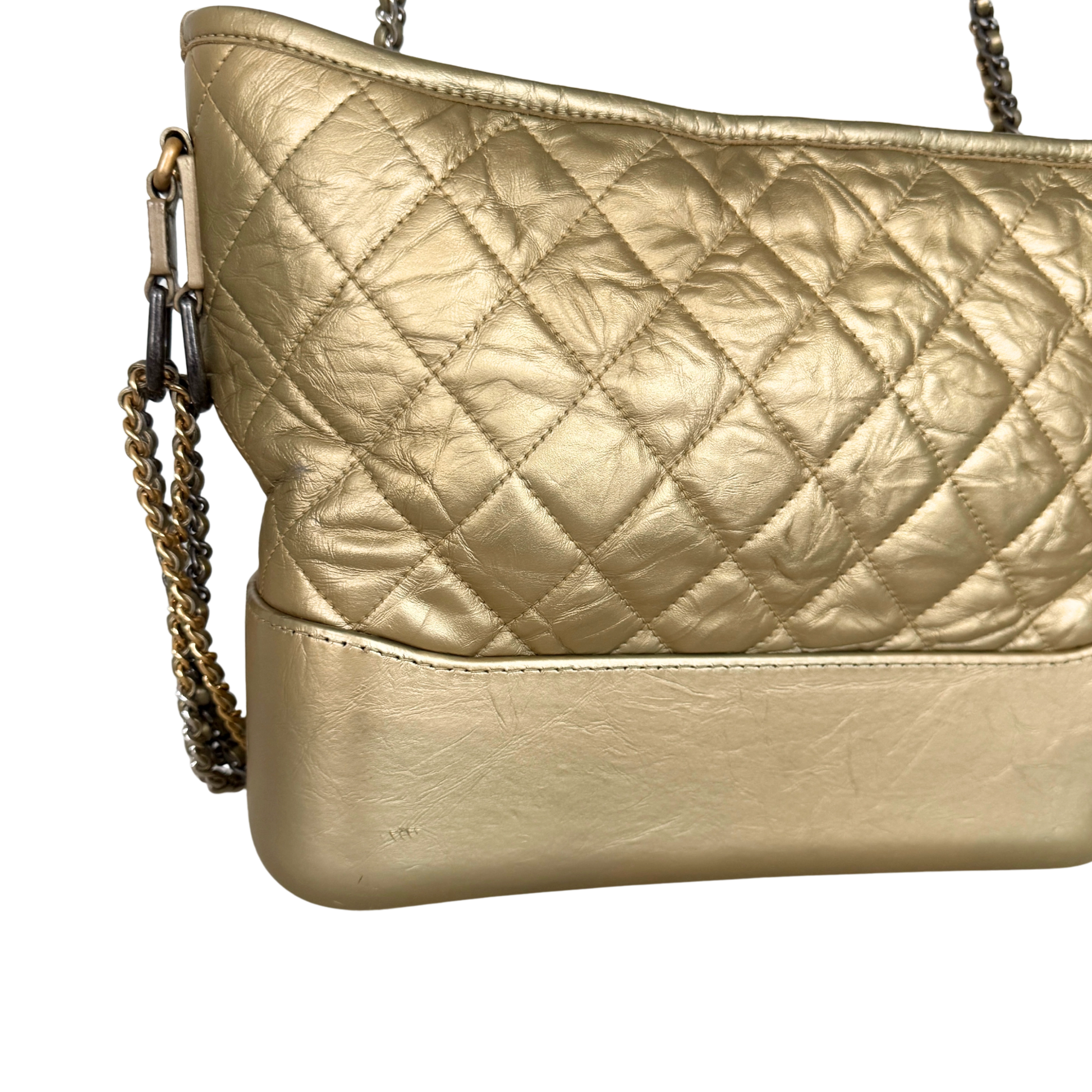 Chanel Gabrielle Hobo Bag aus gestepptem Kalbsleder Gold / sehr gut Echtheitscheck