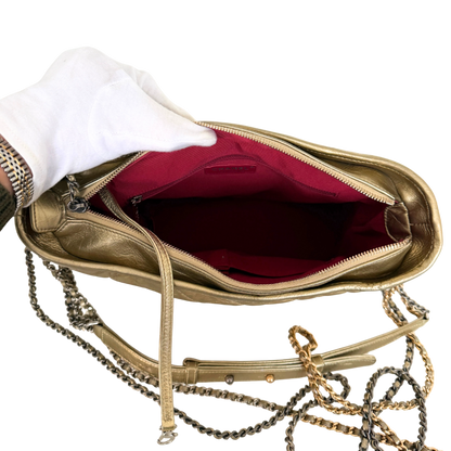 Chanel Gabrielle Hobo Bag aus gestepptem Kalbsleder Gold / sehr gut Echtheitscheck