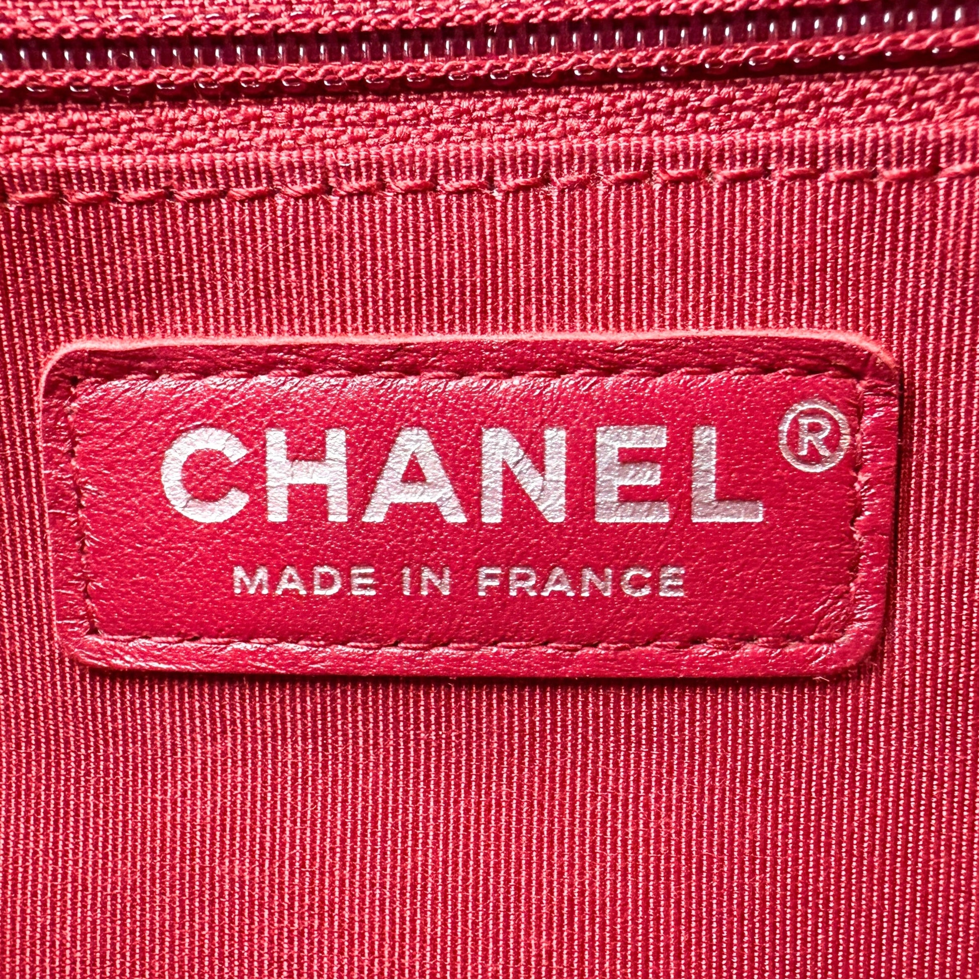 Chanel Gabrielle Hobo Bag aus gestepptem Kalbsleder Gold / sehr gut Echtheitscheck