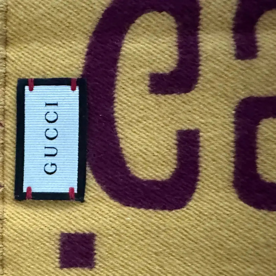 Gucci Schal aus GG Jacquard aus Wolle und Seide gelb / lila / neuwertig Gucci