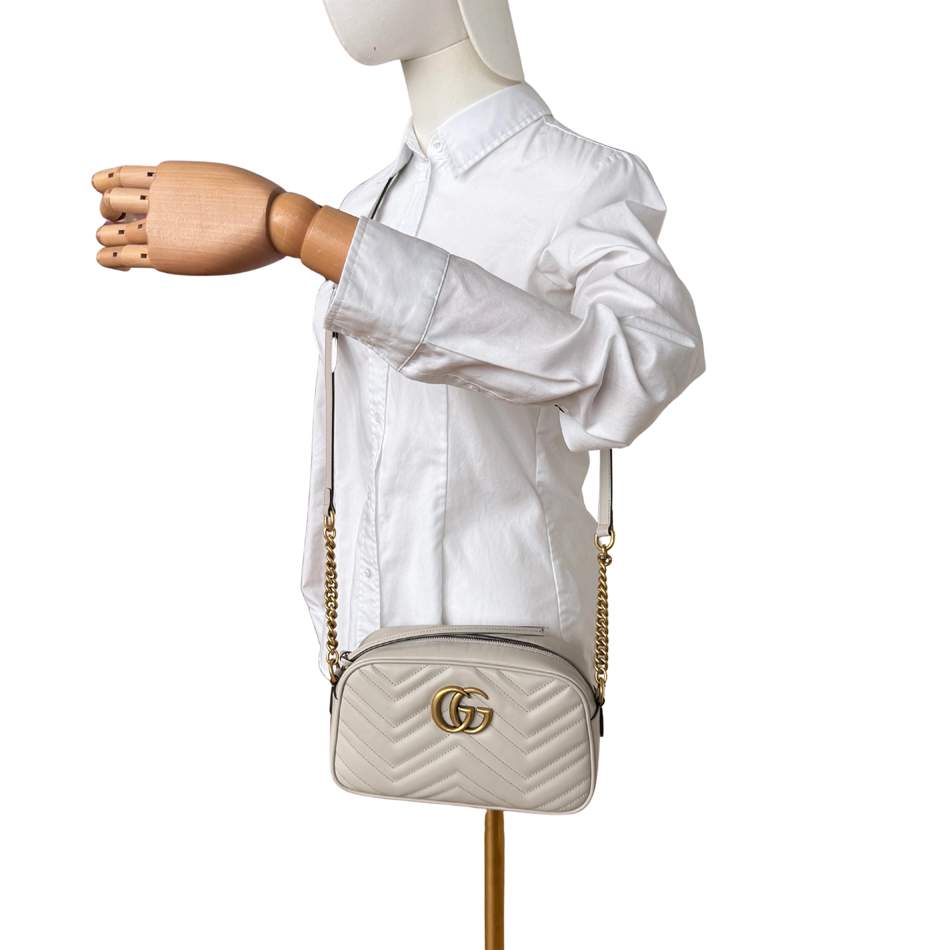 Gucci GG Marmont Camerabag klein hellgrau Leder / neuwertig Gucci