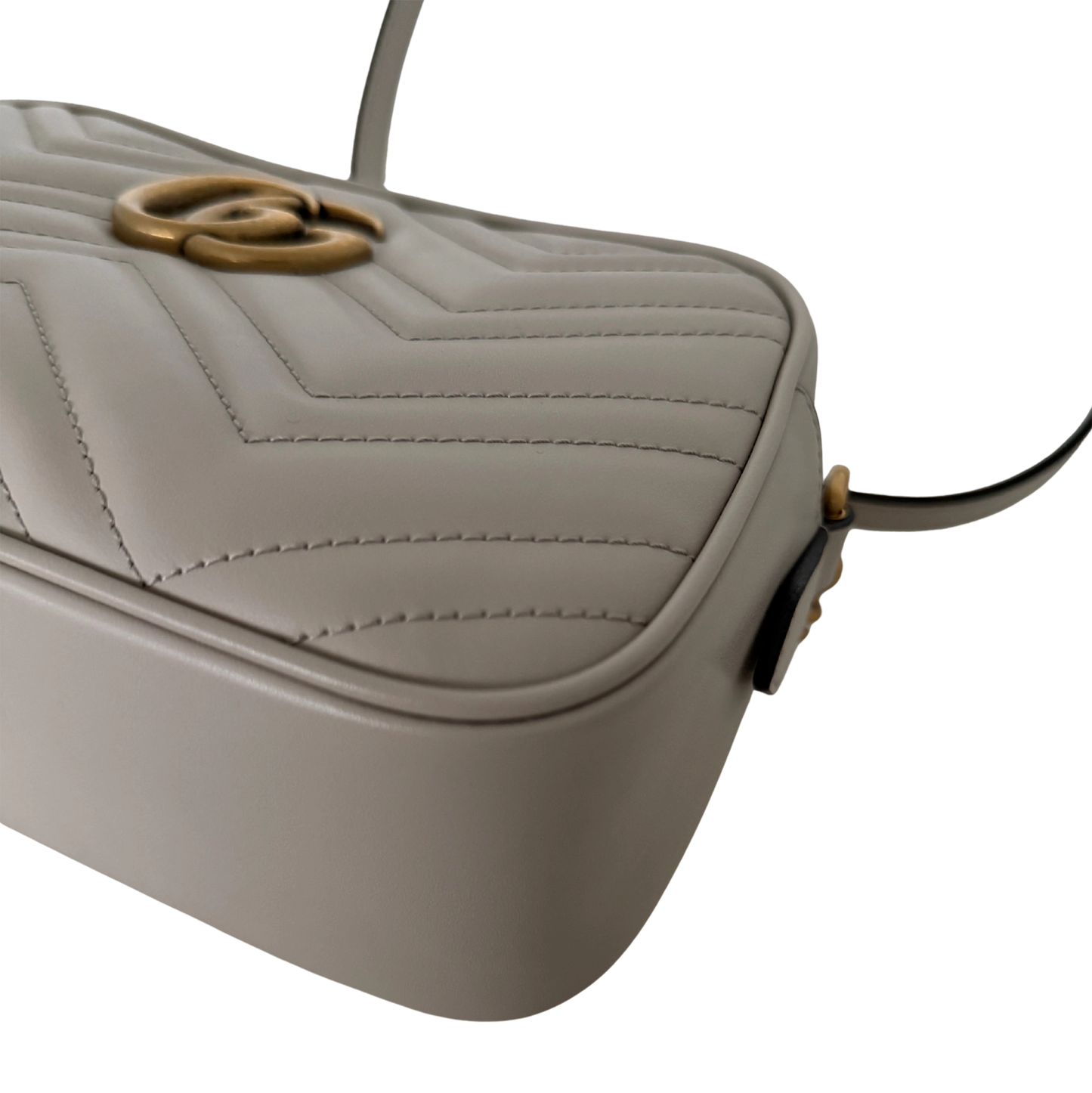 Gucci GG Marmont Camerabag klein hellgrau Leder / neuwertig Gucci