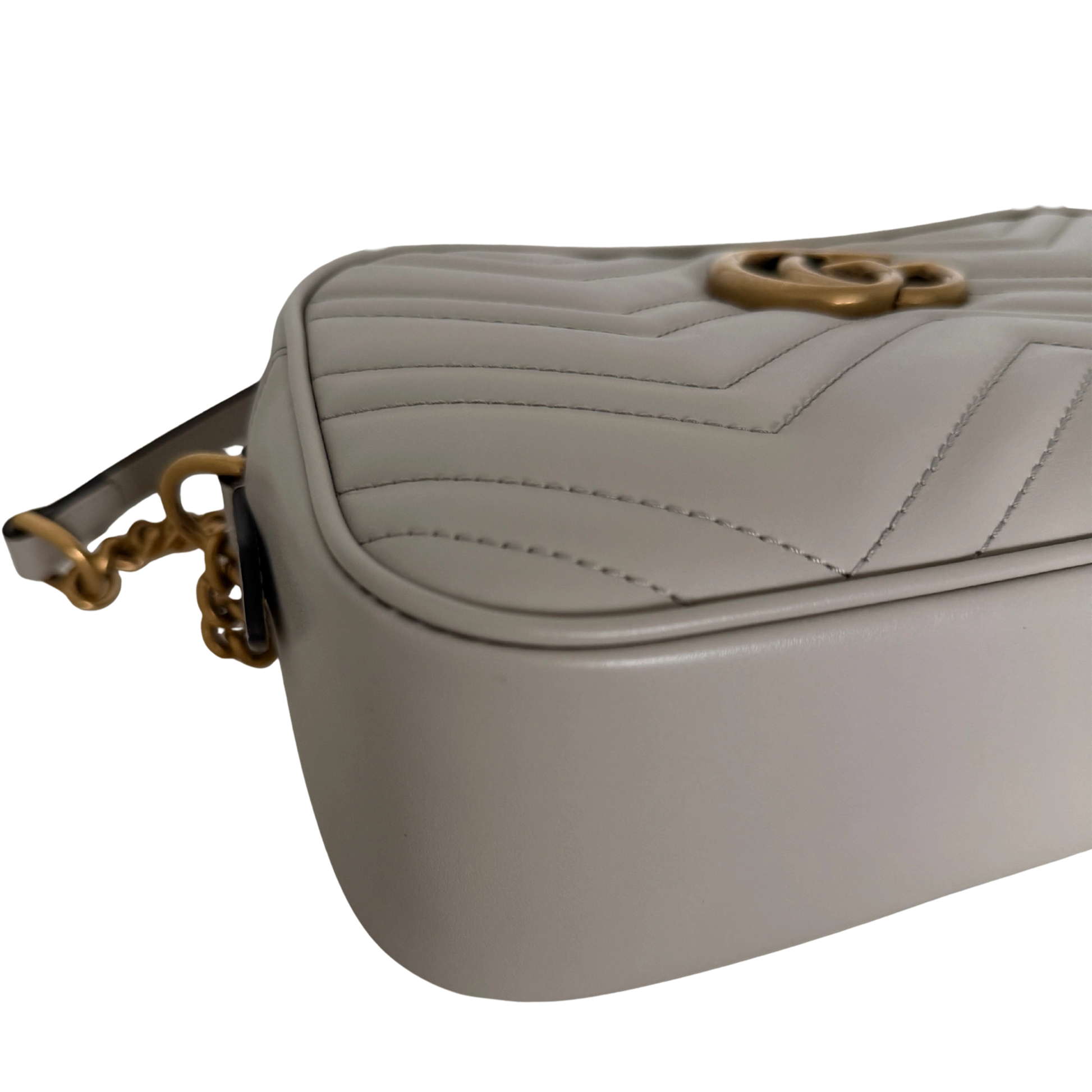 Gucci GG Marmont Camerabag klein hellgrau Leder / neuwertig Gucci