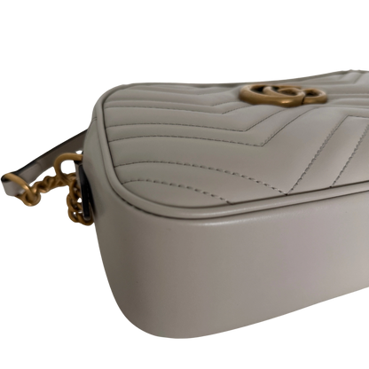 Gucci GG Marmont Camerabag klein hellgrau Leder / neuwertig Gucci