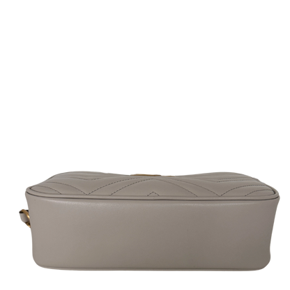 Gucci GG Marmont Camerabag klein hellgrau Leder / neuwertig Gucci