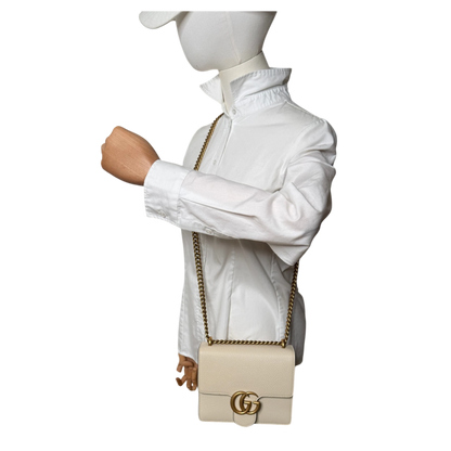Gucci GG Marmont Small Schultertasche Kalbsleder Creme Gold Gucci