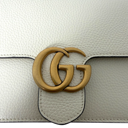 Gucci GG Marmont Small Schultertasche Kalbsleder Creme Gold Gucci